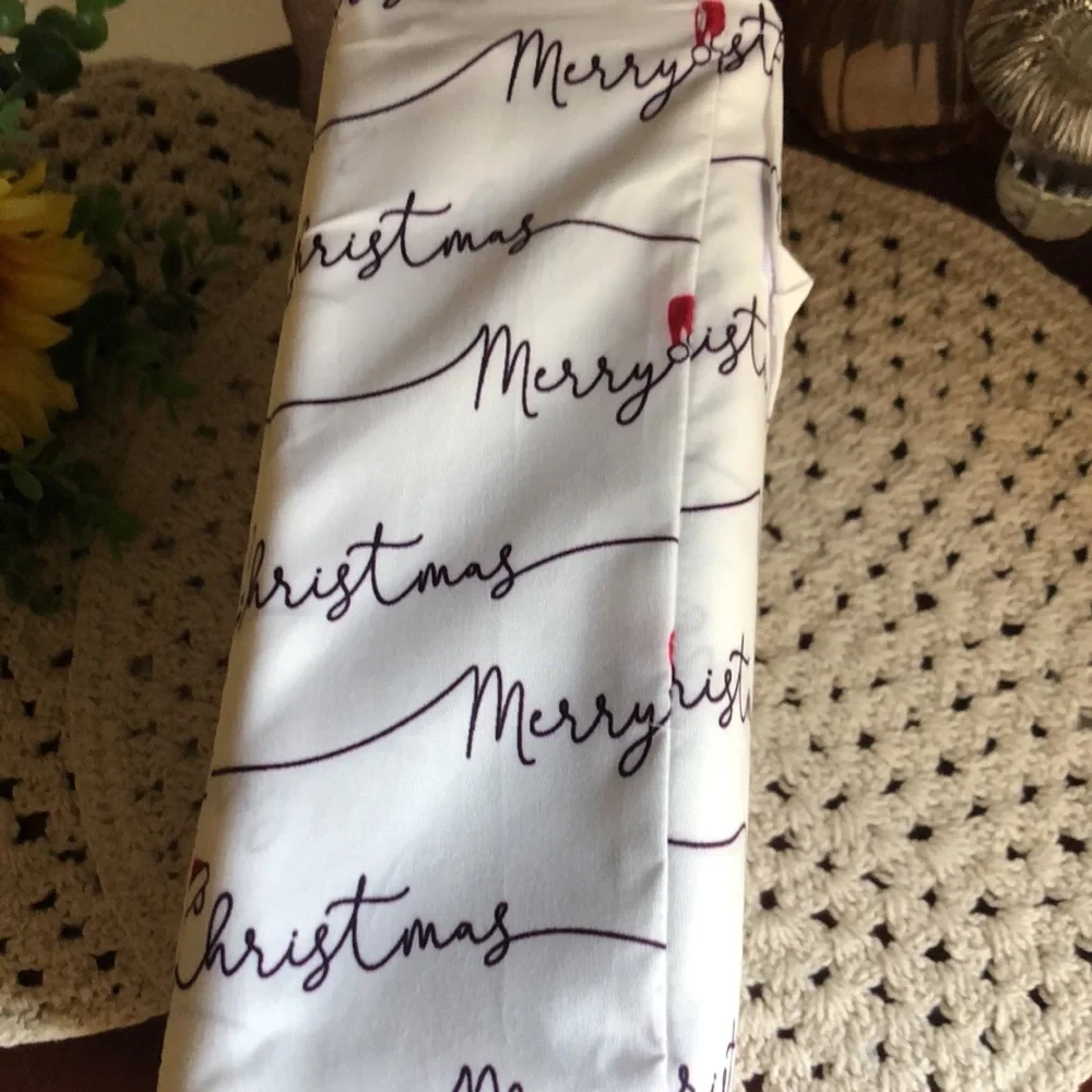 Wellesley Manor Merry Christmas Santa Hat Sheet Set - FULL